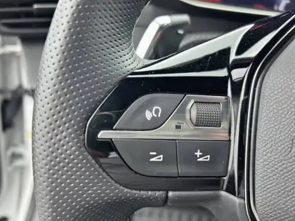 Photo 49 Peugeot 2008  PureTech 130 S&S EAT8