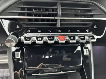 Photo 51 Peugeot 2008  PureTech 130 S&S EAT8