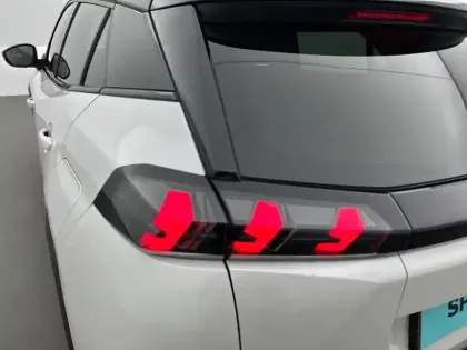 Photo 44 Peugeot 2008  PureTech 130 S&S EAT8