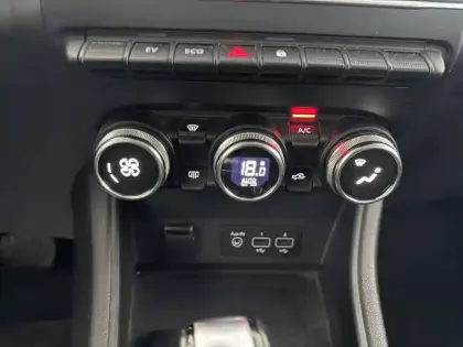 Photo 26 Renault Captur  E-Tech hybride 145