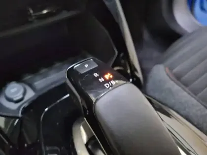 Photo 13 Peugeot 2008  Electrique 136 ch