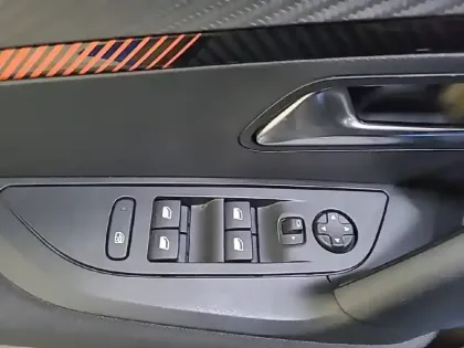 Photo 30 Peugeot 2008  Electrique 136 ch