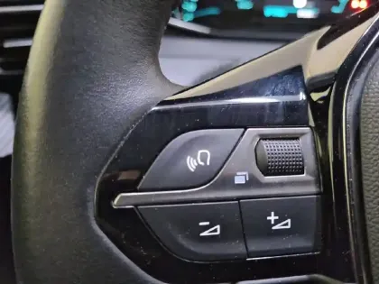 Photo 27 Peugeot 2008  Electrique 136 ch