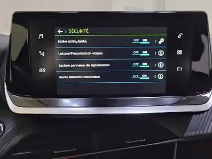 Photo 21 Peugeot 2008  Electrique 136 ch