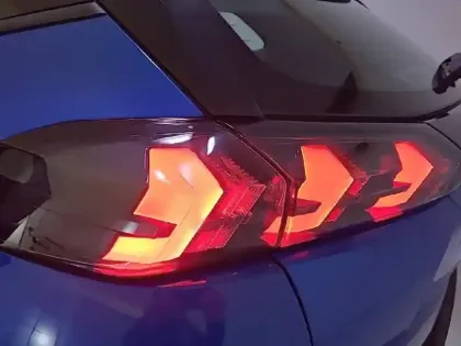 Photo 16 Peugeot 2008  Electrique 136 ch