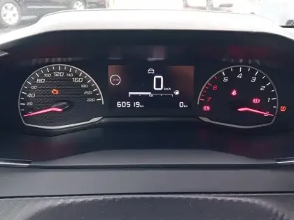 Photo 32 Peugeot 208  PURETECH 75 S&S BVM5