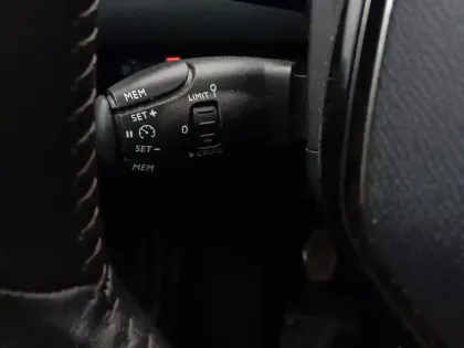 Photo 36 Peugeot 208  PURETECH 75 S&S BVM5