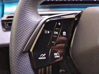 Photo 28 Peugeot 3008  Hybrid 136 e-DCS6