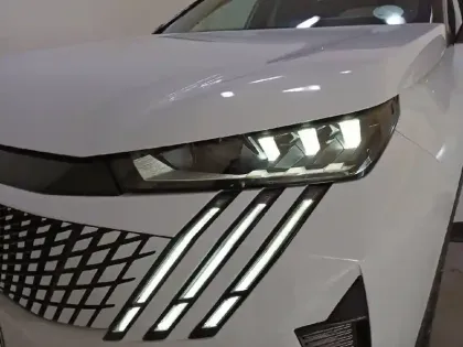 Photo 15 Peugeot 3008  Hybrid 136 e-DCS6