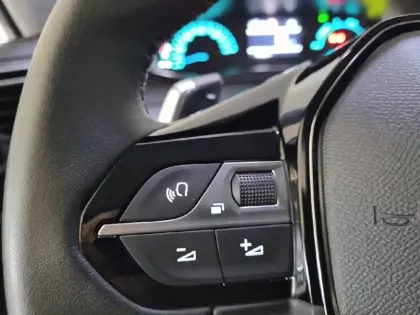 Photo 27 Peugeot 208  Hybrid 100 e-DCS6