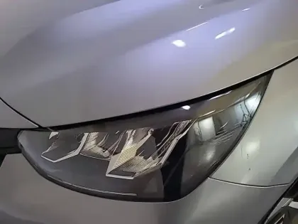 Photo 15 Peugeot 208  Hybrid 100 e-DCS6