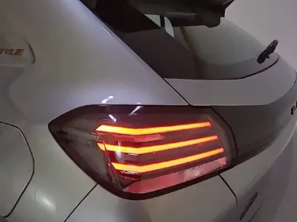 Photo 16 Peugeot 208  Hybrid 100 e-DCS6