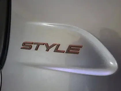 Photo 30 Peugeot 208  Hybrid 100 e-DCS6