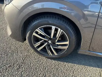 Photo 12 Peugeot 208  PureTech 75 S&S BVM5