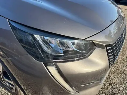 Photo 15 Peugeot 208  PureTech 75 S&S BVM5