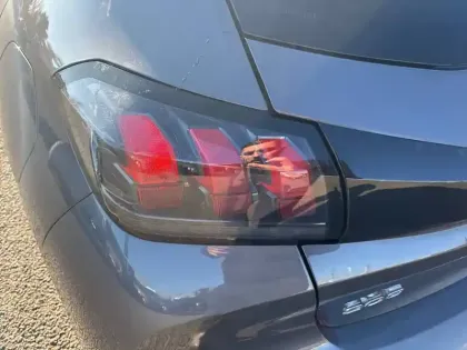 Photo 16 Peugeot 208  PureTech 75 S&S BVM5