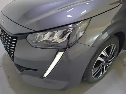 Photo 35 Peugeot 208  PureTech 75 S&S BVM5