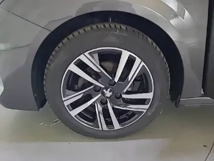 Photo 32 Peugeot 208  PureTech 75 S&S BVM5