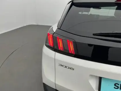 Photo 16 Peugeot 3008  Hybrid 225 e-EAT8