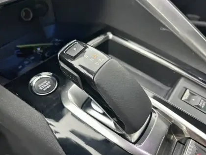 Photo 13 Peugeot 3008  Hybrid 225 e-EAT8