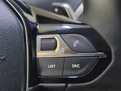 Photo 96 Peugeot 3008  Hybrid 225 e-EAT8