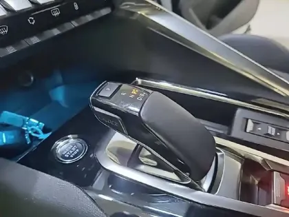 Photo 13 Peugeot 3008  Hybrid 225 e-EAT8