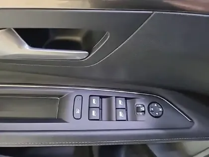 Photo 64 Peugeot 3008  Hybrid 225 e-EAT8