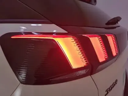 Photo 16 Peugeot 3008  Hybrid 225 e-EAT8