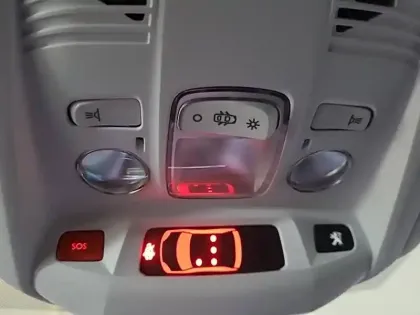 Photo 93 Peugeot 3008  Hybrid 225 e-EAT8