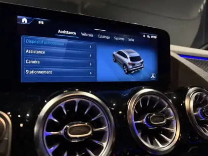 Photo 14 Mercedes GLA  200 d 8G-DCT