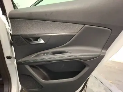 Photo 38 Peugeot 3008  PureTech 130ch S&S EAT8