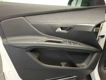 Photo 14 Peugeot 3008  PureTech 130ch S&S EAT8