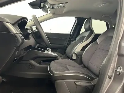 Photo 17 Renault Captur  E-Tech Plug-in 160