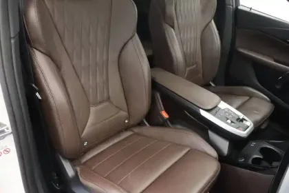 Photo 10 BMW Serie 2 Active Tourer 220i 170 ch DKG7