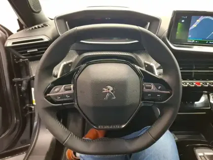 Photo 16 Peugeot 2008  PureTech 130 S&S EAT8