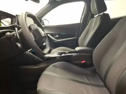 Photo 10 Peugeot 2008  PureTech 130 S&S EAT8