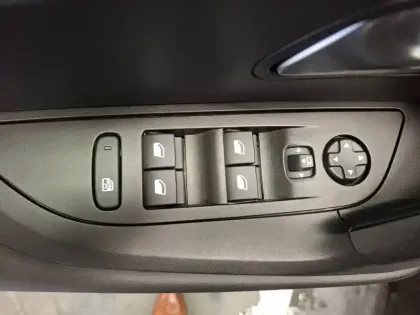 Photo 32 Peugeot 2008  PureTech 130 S&S EAT8