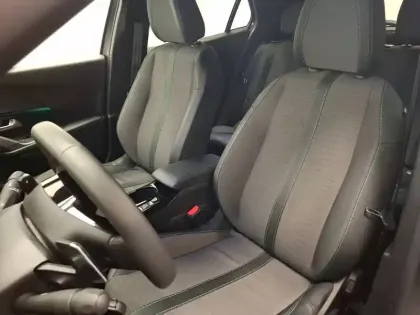 Photo 14 Peugeot 2008  PureTech 130 S&S EAT8