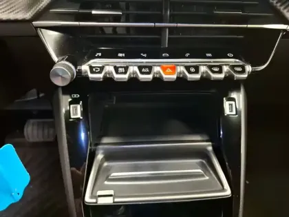 Photo 28 Peugeot 2008  PureTech 130 S&S EAT8