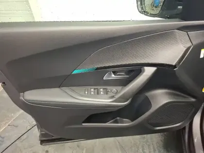 Photo 13 Peugeot 2008  PureTech 130 S&S EAT8