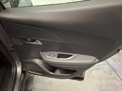 Photo 37 Peugeot 2008  PureTech 130 S&S EAT8