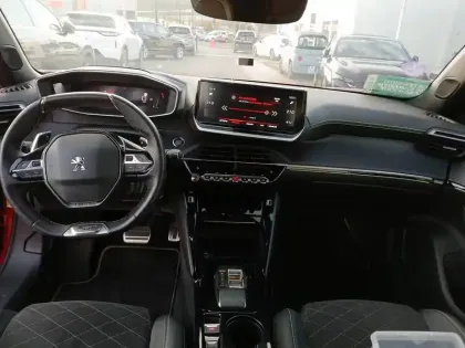 Photo 10 Peugeot 2008  PureTech 130 S&S EAT8