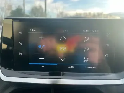 Photo 14 Peugeot 2008  PureTech 130 S&S EAT8