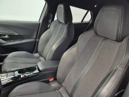 Photo 8 Peugeot 2008  BlueHDi 130 S&S EAT8