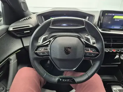 Photo 15 Peugeot 2008  BlueHDi 130 S&S EAT8