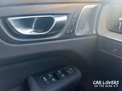 Photo 19 Volvo Xc60  T6 AWD Hybride rechargeable 253 ch+145 ch Geartronic 8