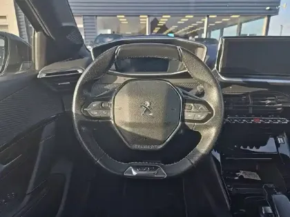 Photo 8 Peugeot 208  Electrique 50 kWh 136ch