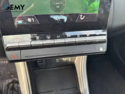 Photo 23 Renault Captur  E-Tech full hybrid 145 ch