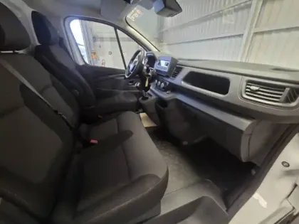 Photo 57 Renault Trafic  FGN L1H1 3T BLUE DCI 130 GSR2