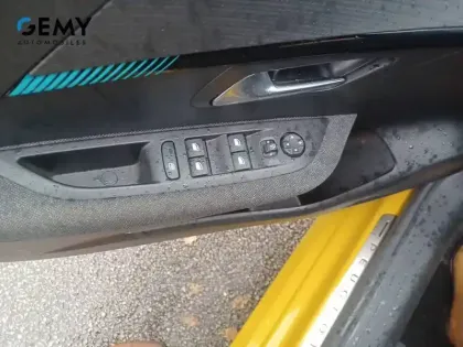 Photo 12 Peugeot 208  PureTech 75 S&S BVM5